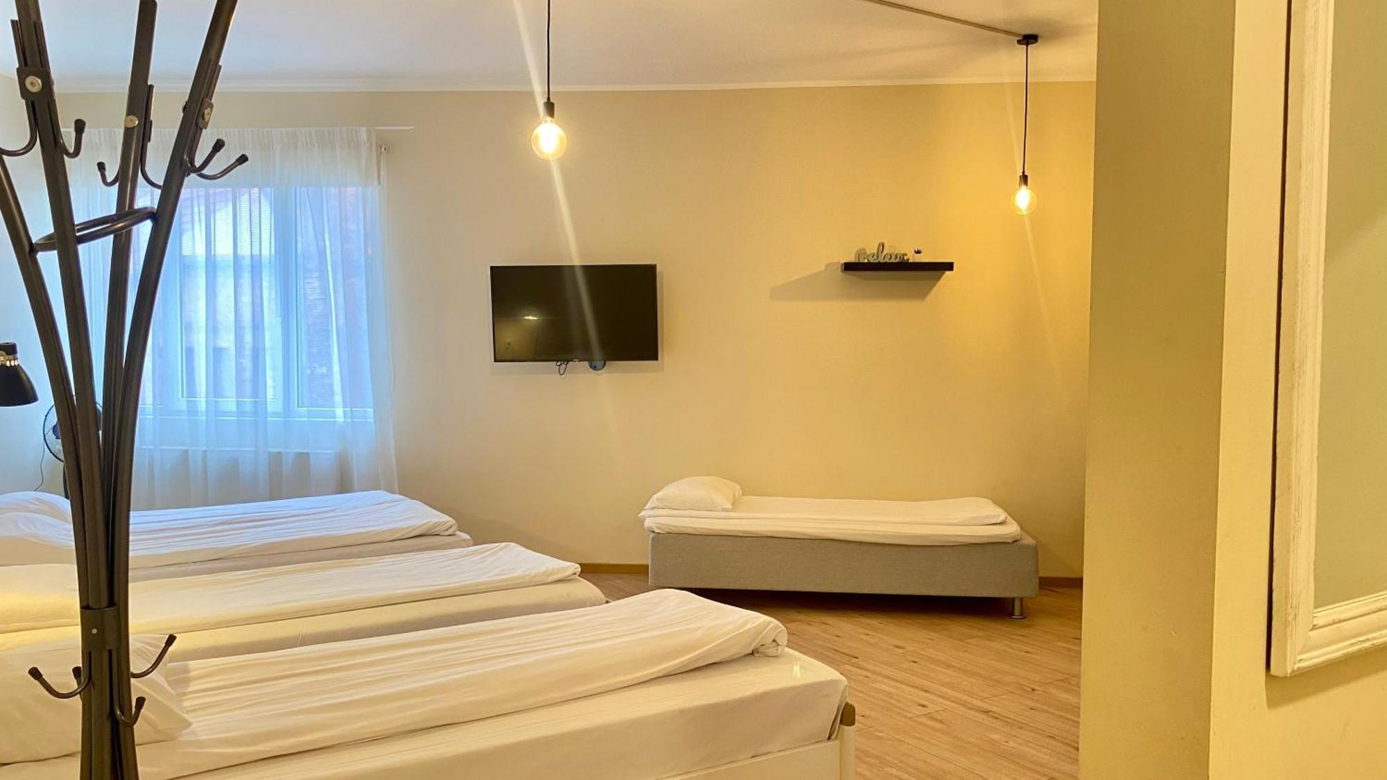 Apartahotel Kastanimaja *